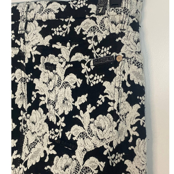 7 for all Mankind Black & White Floral Stretch Jean Leggings - Picture 6 of 13